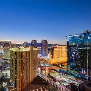 https://mgm-signature-36-705-f1-track-strip-view-balcony.las-vegashotels.net